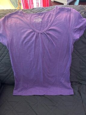 Danskin Now Purple V-Neck Short Sleeve Tee